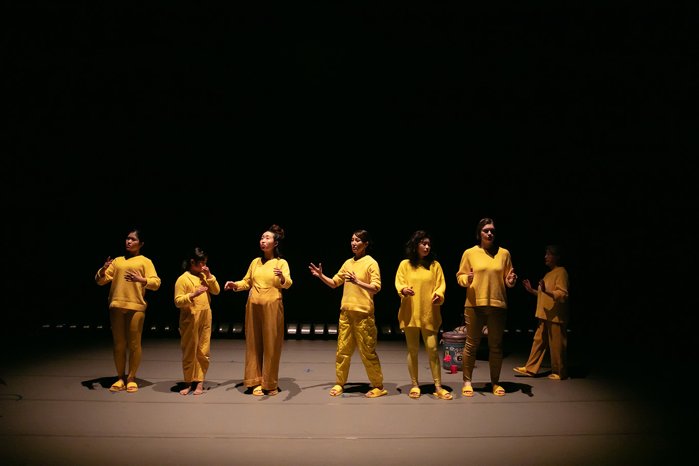 「うっかりキスをして＋」原作：マーク・トウェイン『イヴの⽇記』 構成・演出：島 貴之 振付：加藤一郎 翻訳・演出助手：梨瑳子 出演：無因由／木戸 李音／猪股 里彩／冨 優香子／金代 晶／Susan May／島 汀胡